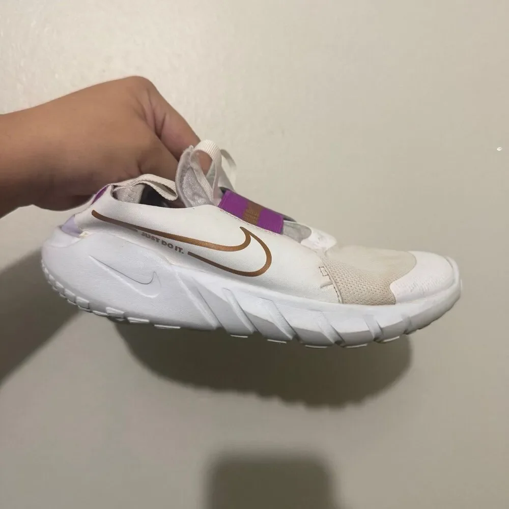 Nike Unisex-Child Flex Runner 2 Running Shoes 4Y big girl